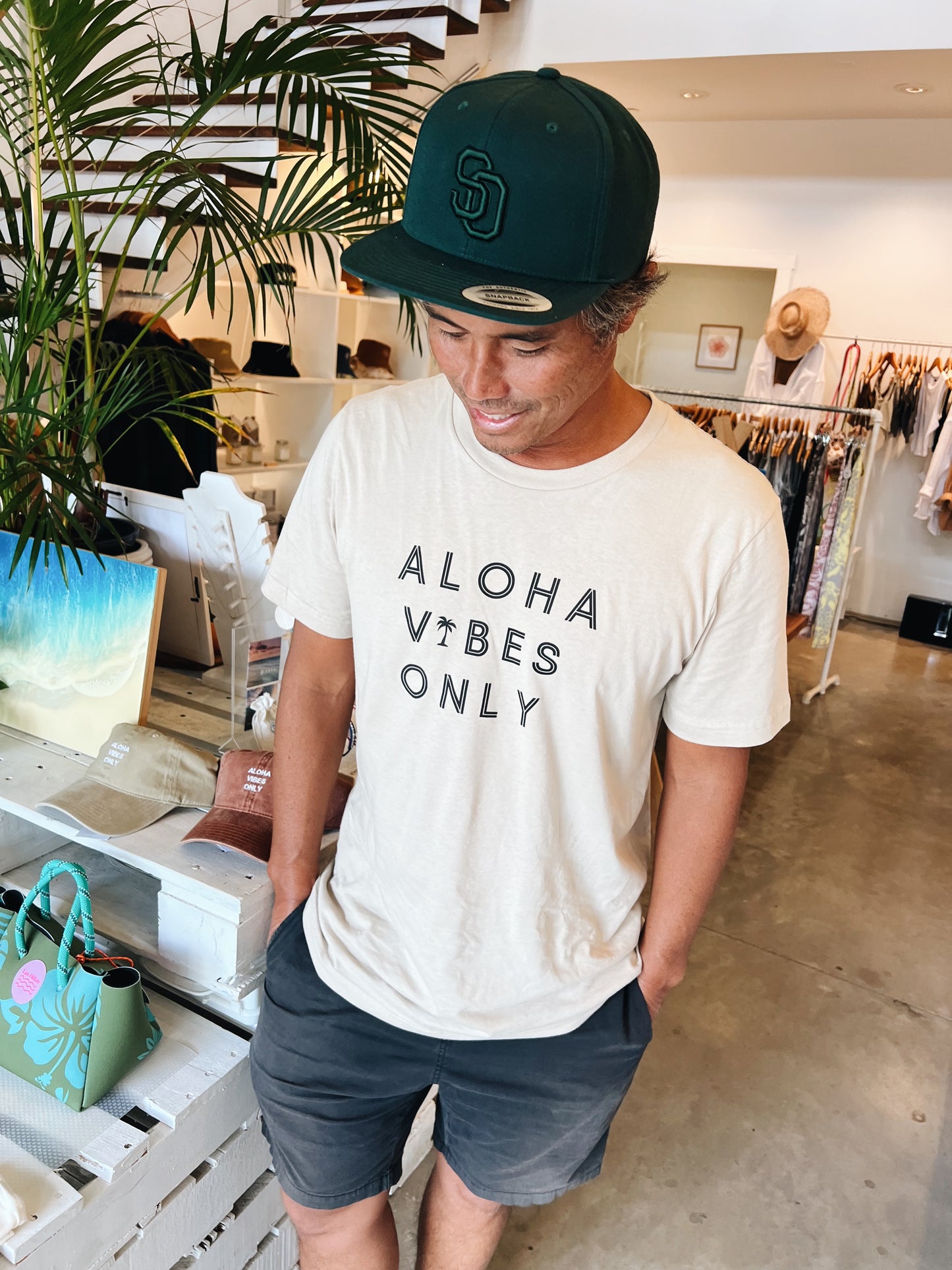 New ALOHA VIBES Tee