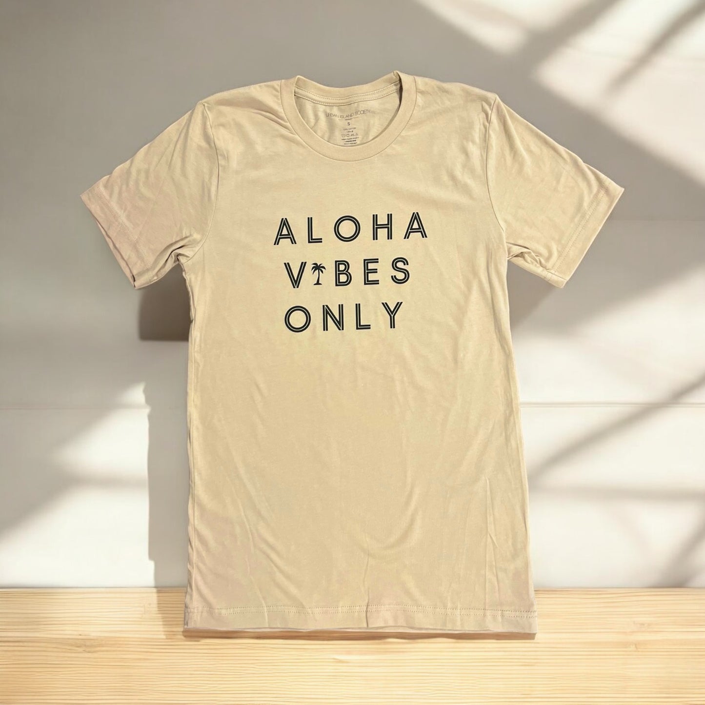 New ALOHA VIBES Tee