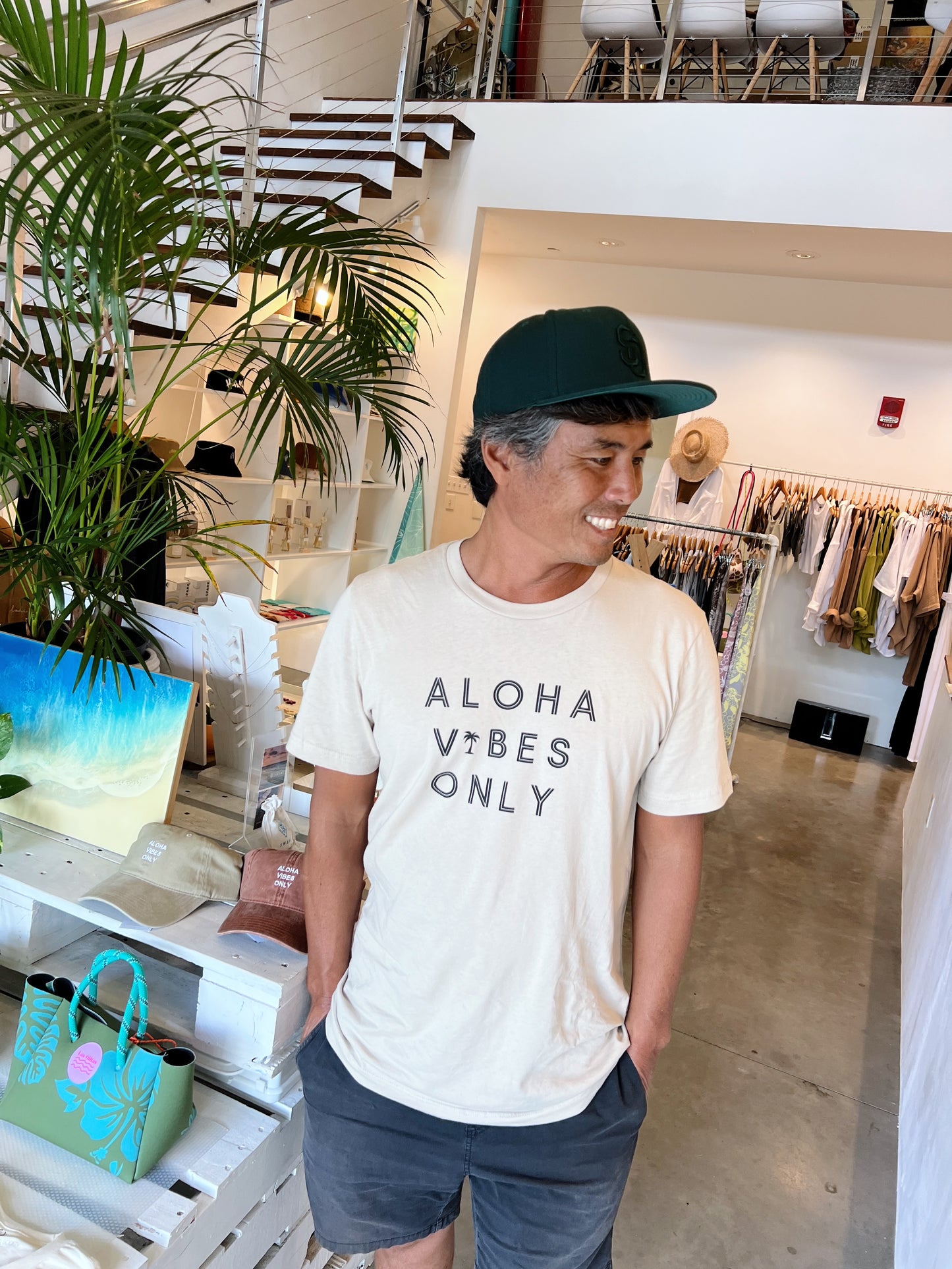 New ALOHA VIBES Tee