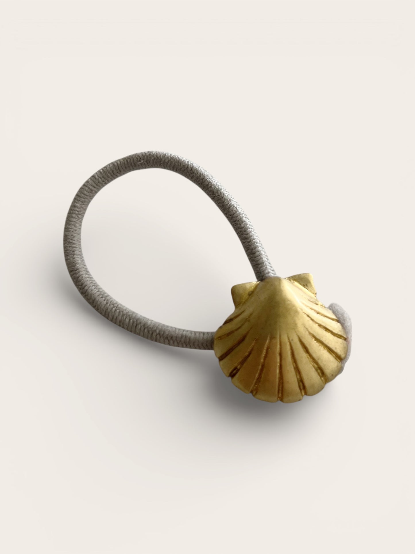 TF - shell Hair tie