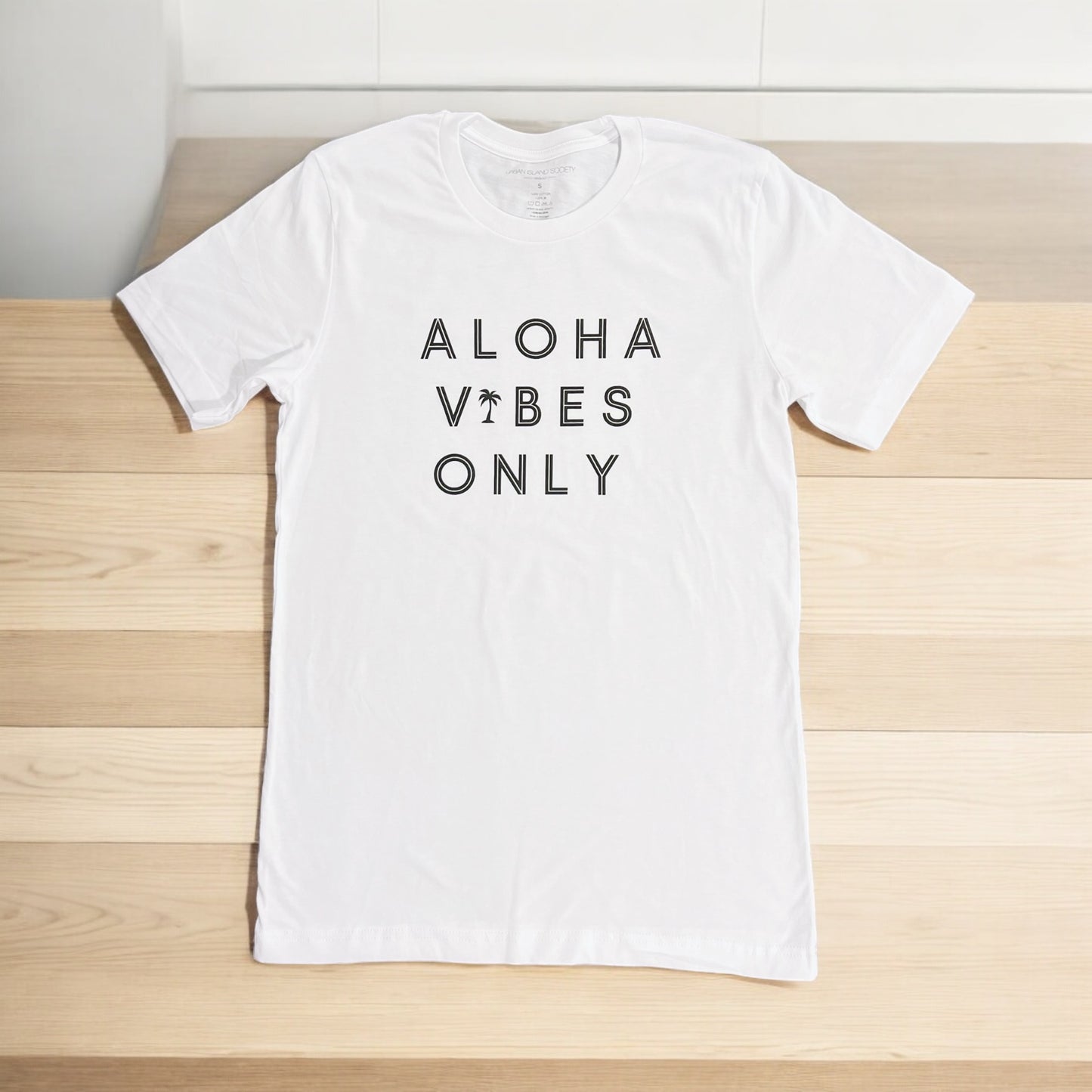 New ALOHA VIBES Tee