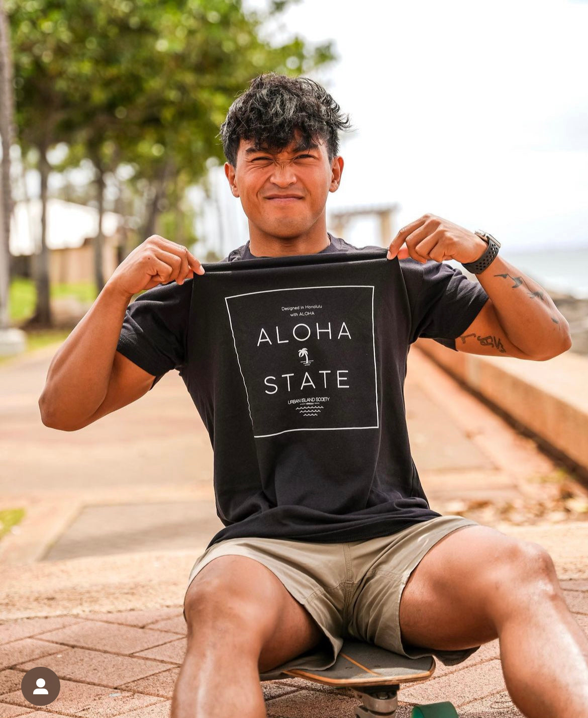 UIS - Unisex Aloha State Tee