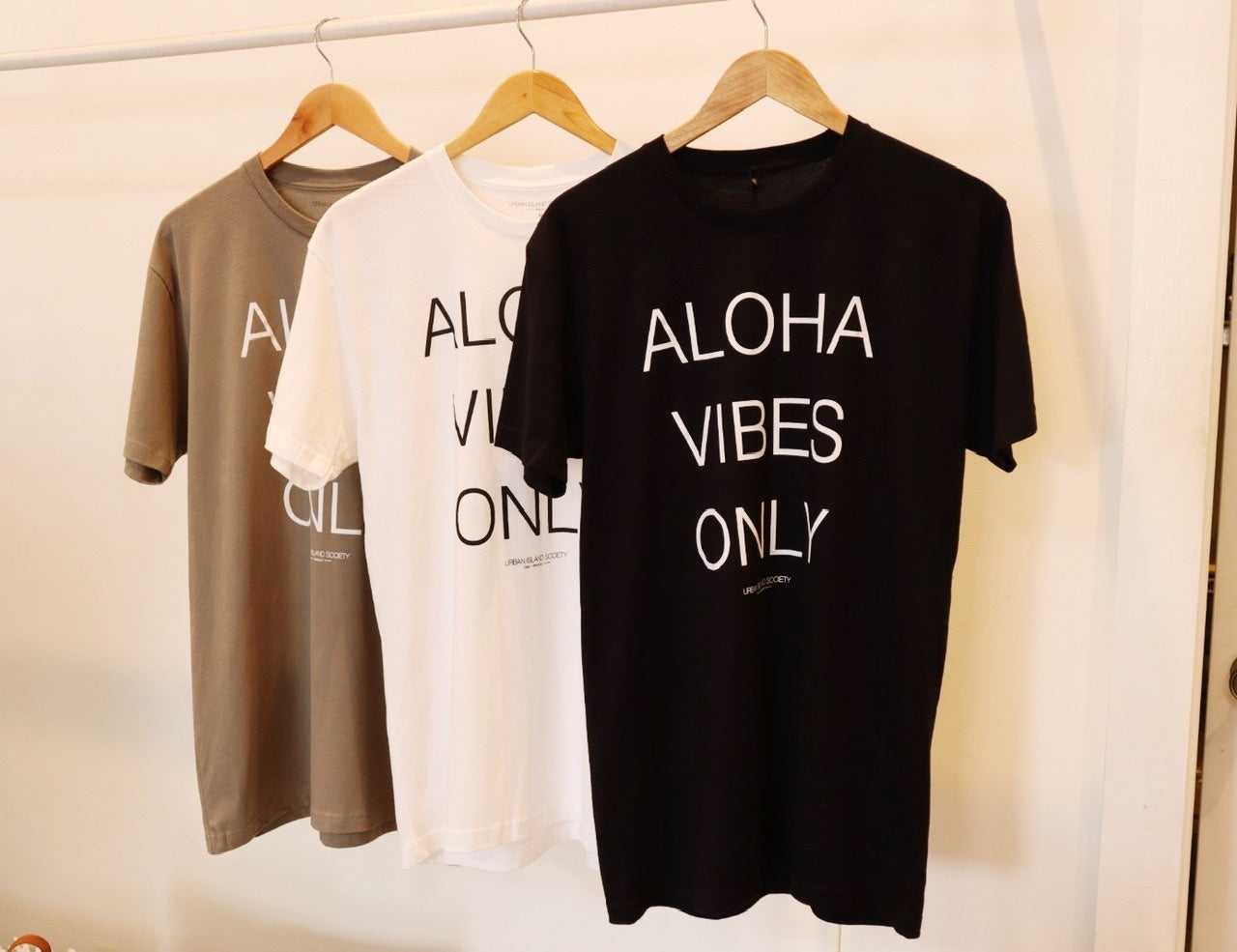 UIS - Aloha Vibes Only Tee