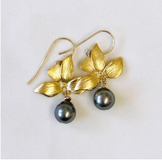 KOMAKAI JEWELRY Orchid Pearl Earrings