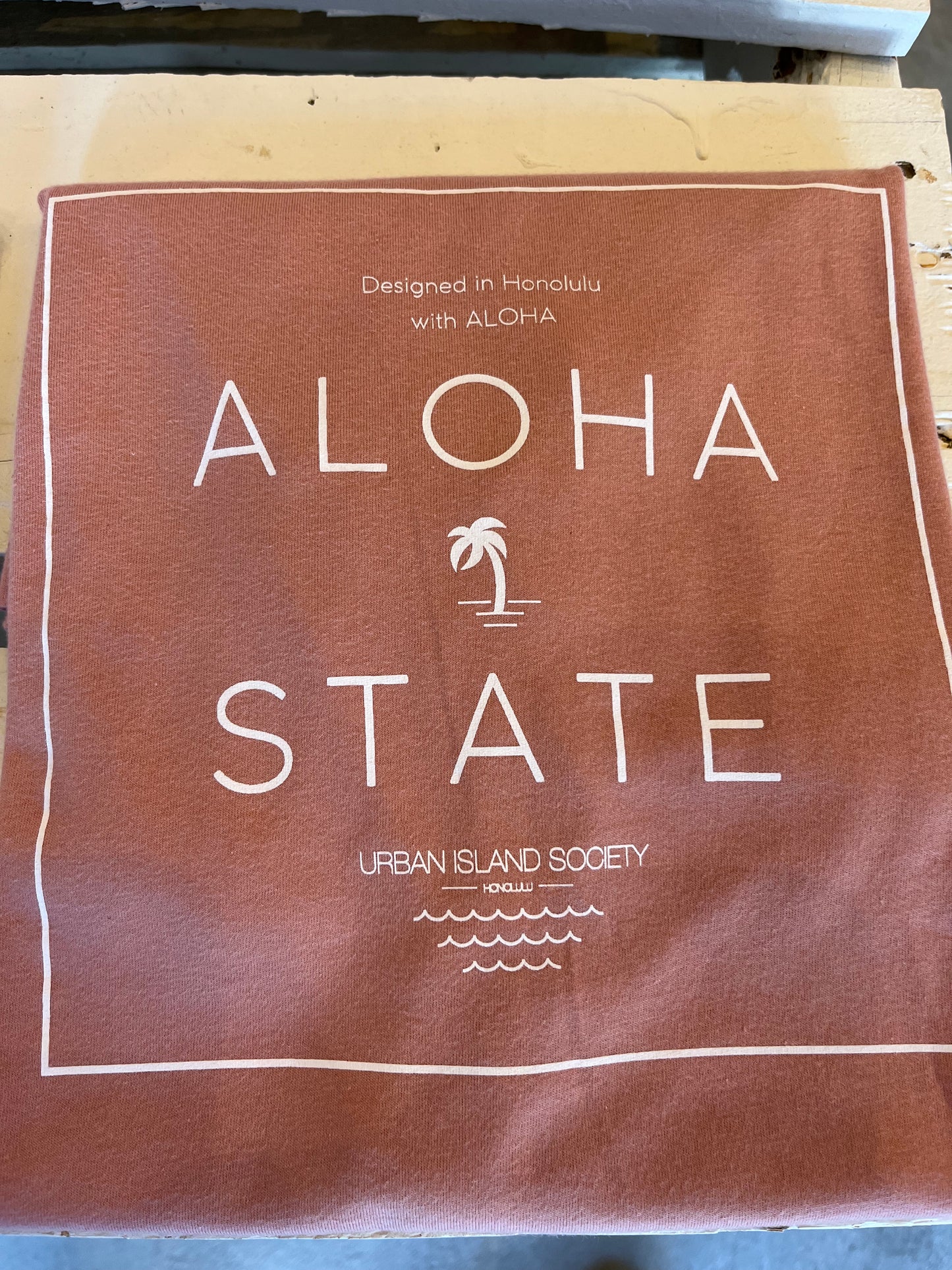UIS - Unisex Aloha State Tee